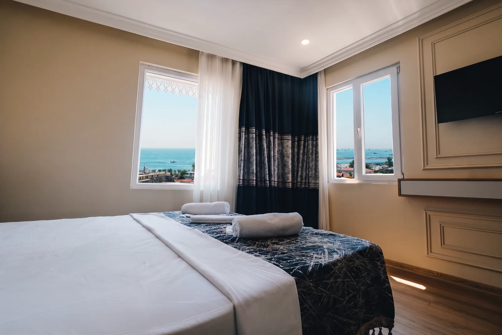 The Reina Hotel Deniz Manzaralı Oda